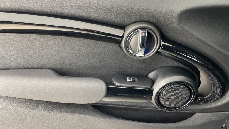 MINI Hatchback 2.0 Cooper S Sport II 3dr Auto [Comfort Pack] Petrol Hatchback